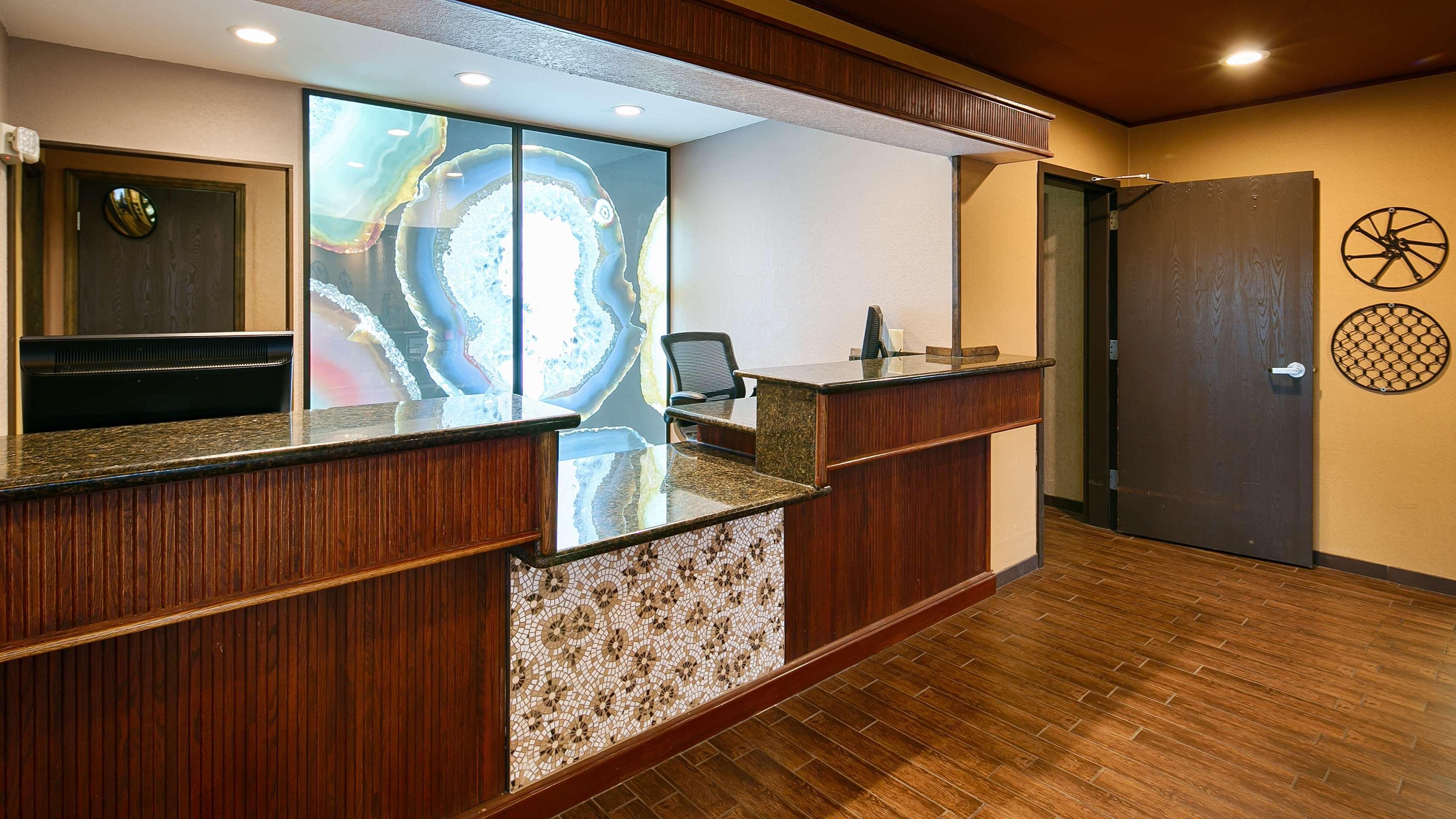 Best Western Plus Rama Inn Редмънд Екстериор снимка