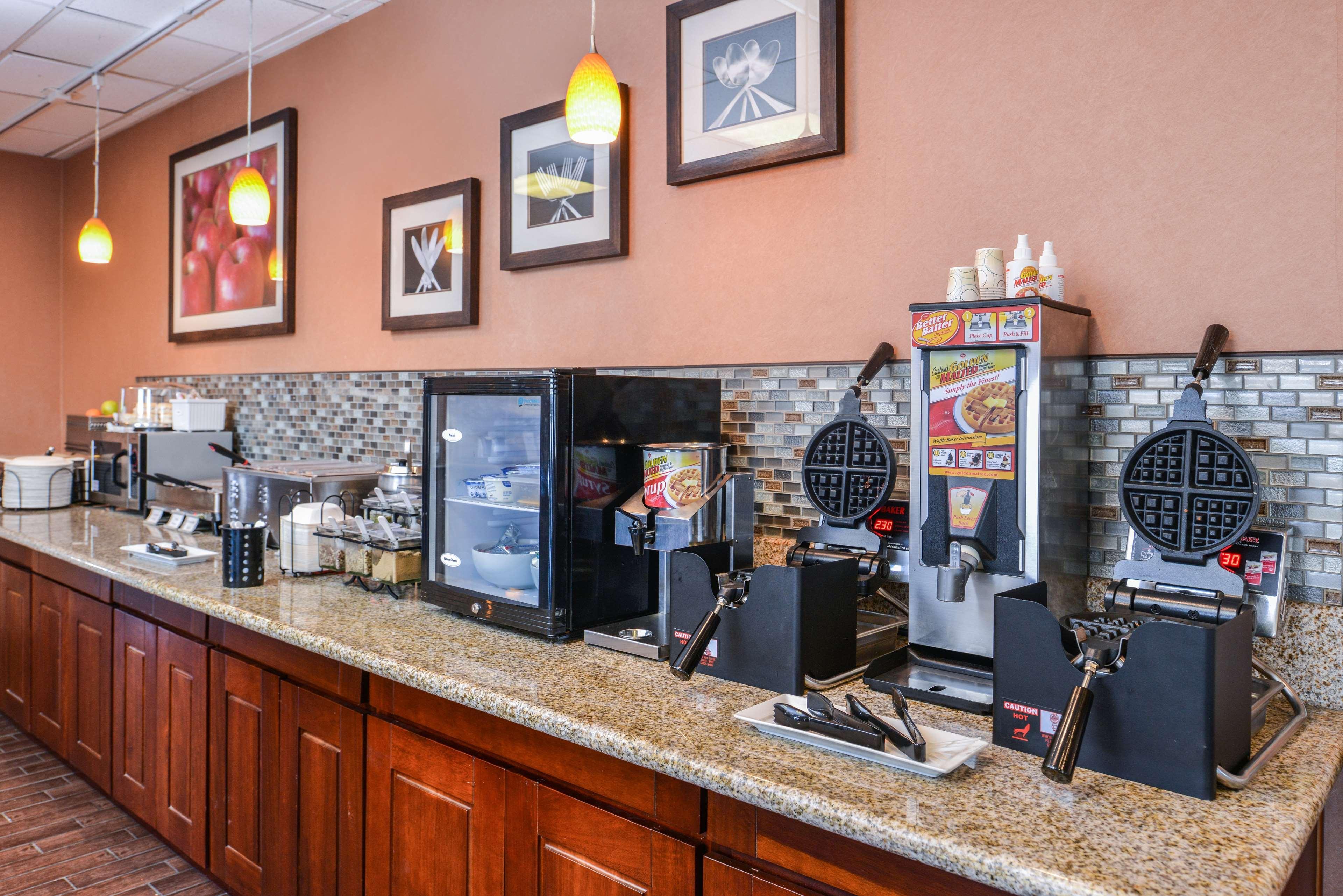 Best Western Plus Rama Inn Редмънд Екстериор снимка
