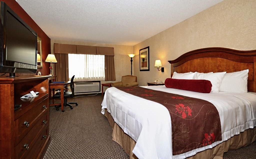Best Western Plus Rama Inn Редмънд Стая снимка